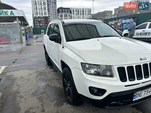 Белый Джип Компас, объемом двигателя 2.36 л и пробегом 245 тыс. км за 10700 $, фото 1 на Automoto.ua