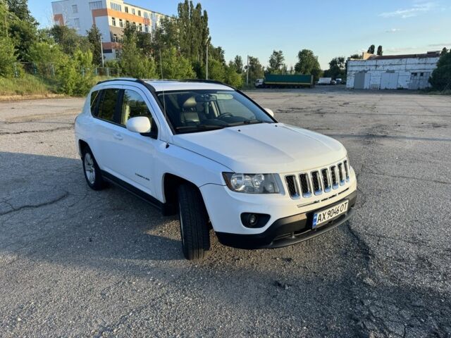 Белый Джип Компас, объемом двигателя 2.4 л и пробегом 175 тыс. км за 9900 $, фото 1 на Automoto.ua