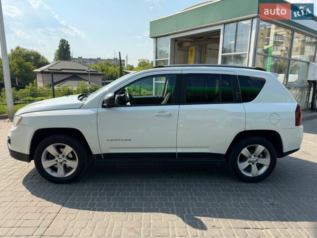 Белый Джип Компас, объемом двигателя 2 л и пробегом 217 тыс. км за 9300 $, фото 1 на Automoto.ua