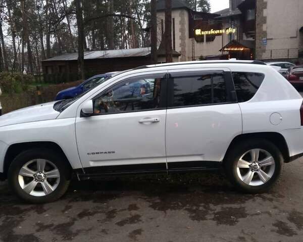 Белый Джип Компас, объемом двигателя 2.36 л и пробегом 296 тыс. км за 9000 $, фото 1 на Automoto.ua