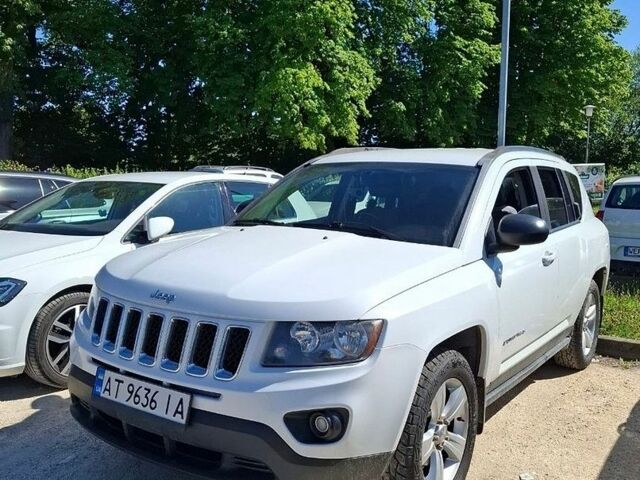 Білий Джип Compass, об'ємом двигуна 2 л та пробігом 190 тис. км за 10000 $, фото 1 на Automoto.ua