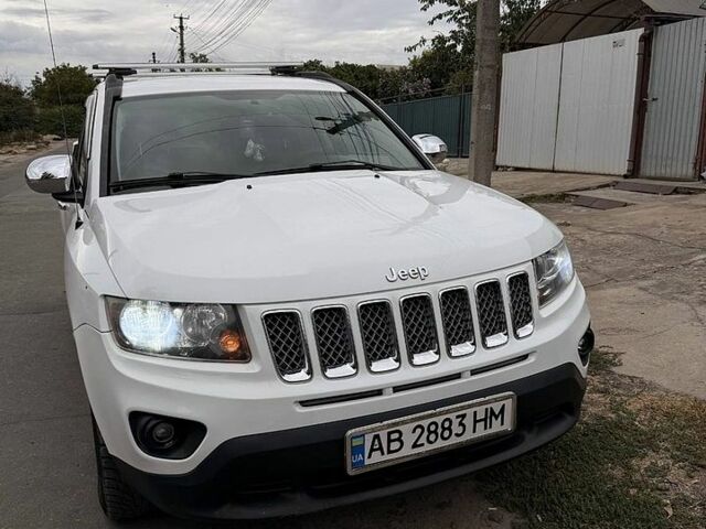 Білий Джип Compass, об'ємом двигуна 2 л та пробігом 200 тис. км за 9500 $, фото 1 на Automoto.ua