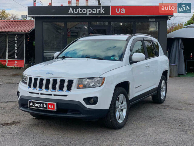 Джип Compass 2016 у Вінниці на Automoto.ua Білий Джип Compass, об'ємом двигуна 2.4 л та пробігом 133 тис. км за 11890 $, фото 1 на Automoto.ua