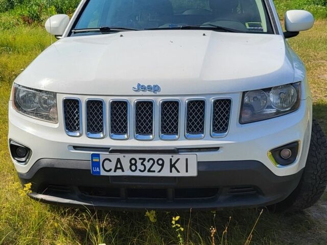 Білий Джип Compass, об'ємом двигуна 2.4 л та пробігом 130 тис. км за 308 $, фото 1 на Automoto.ua