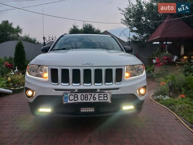 Белый Джип Компас, объемом двигателя 2 л и пробегом 219 тыс. км за 12200 $, фото 1 на Automoto.ua