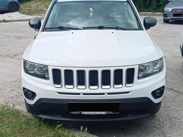 Білий Джип Compass, об'ємом двигуна 2 л та пробігом 196 тис. км за 10500 $, фото 1 на Automoto.ua