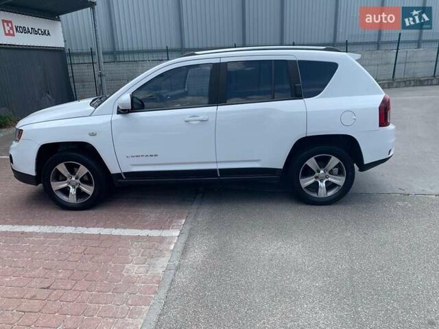 Белый Джип Компас, объемом двигателя 2 л и пробегом 202 тыс. км за 10700 $, фото 1 на Automoto.ua