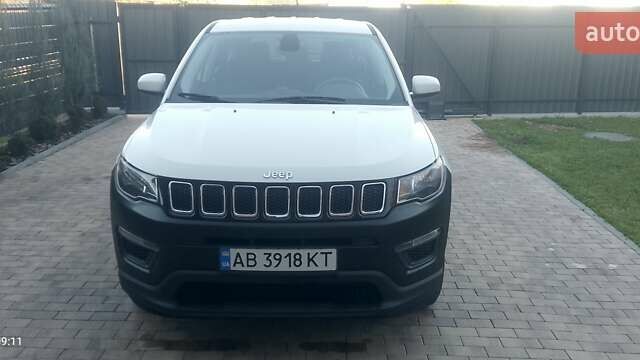 Білий Джип Compass, об'ємом двигуна 2.4 л та пробігом 204 тис. км за 11500 $, фото 1 на Automoto.ua
