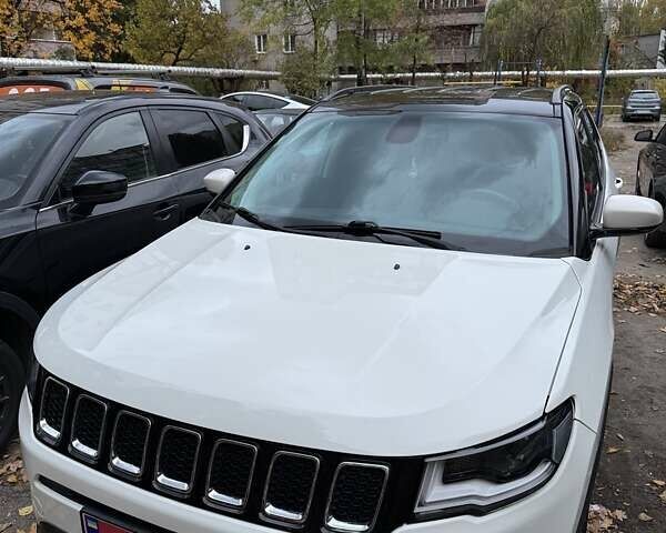 Джип Компас 2018 в Днепре (Днепропетровске) на Automoto.ua Белый Джип Компас, объемом двигателя 2.36 л и пробегом 112 тыс. км за 16300 $, фото 1 на Automoto.ua