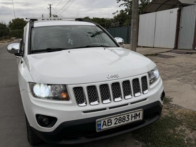 Белый Джип Компас, объемом двигателя 2 л и пробегом 190 тыс. км за 11500 $, фото 1 на Automoto.ua