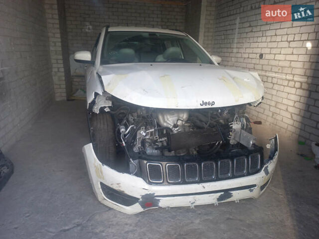 Білий Джип Compass, об'ємом двигуна 2.4 л та пробігом 125 тис. км за 12500 $, фото 1 на Automoto.ua