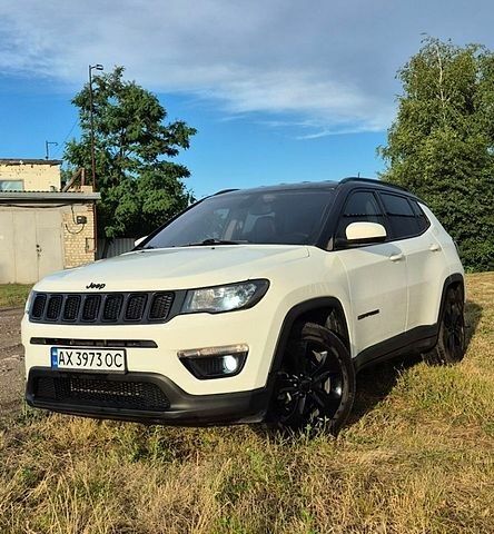 Білий Джип Compass, об'ємом двигуна 2.4 л та пробігом 113 тис. км за 15000 $, фото 1 на Automoto.ua