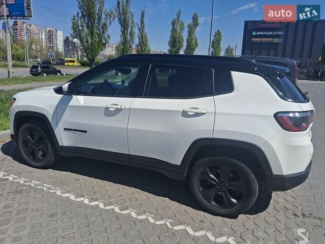Белый Джип Компас, объемом двигателя 2.36 л и пробегом 61 тыс. км за 18000 $, фото 1 на Automoto.ua