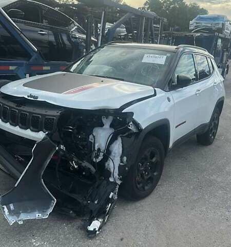 Белый Джип Компас, объемом двигателя 2 л и пробегом 45 тыс. км за 16999 $, фото 1 на Automoto.ua