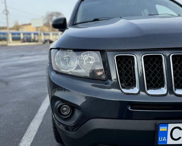 Черный Джип Компас, объемом двигателя 2.36 л и пробегом 160 тыс. км за 11000 $, фото 1 на Automoto.ua