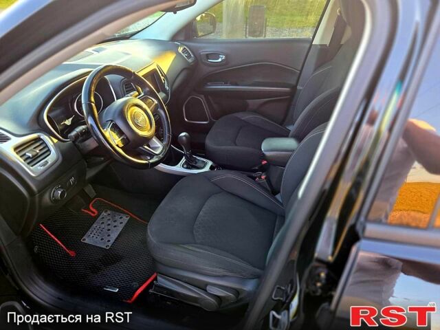 Черный Джип Компас, объемом двигателя 2.4 л и пробегом 137 тыс. км за 12500 $, фото 1 на Automoto.ua