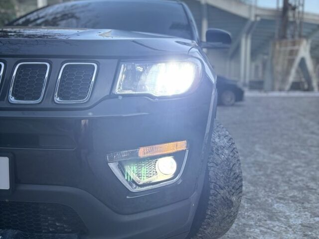 Черный Джип Компас, объемом двигателя 2.4 л и пробегом 77 тыс. км за 18777 $, фото 1 на Automoto.ua