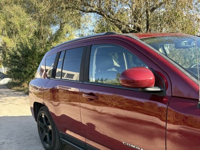 Красный Джип Компас, объемом двигателя 2 л и пробегом 200 тыс. км за 9500 $, фото 1 на Automoto.ua