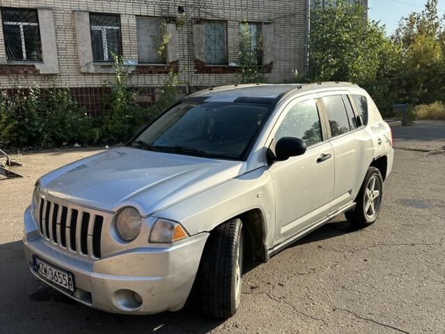 Серый Джип Компас, объемом двигателя 2 л и пробегом 300 тыс. км за 2500 $, фото 1 на Automoto.ua