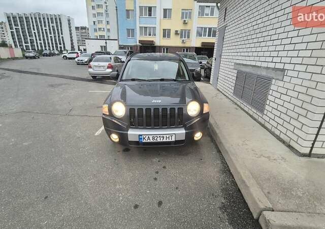 Серый Джип Компас, объемом двигателя 2.4 л и пробегом 260 тыс. км за 5500 $, фото 1 на Automoto.ua