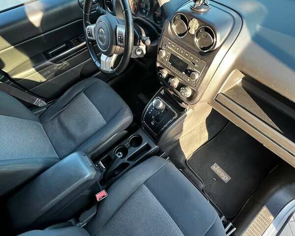 Сірий Джип Compass, об'ємом двигуна 2.36 л та пробігом 230 тис. км за 9800 $, фото 1 на Automoto.ua