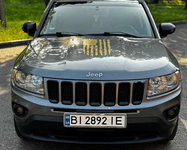 Джип Compass 2011 у Кременчуге на Automoto.ua Сірий Джип Compass, об'ємом двигуна 2.36 л та пробігом 300 тис. км за 7500 $, фото 1 на Automoto.ua