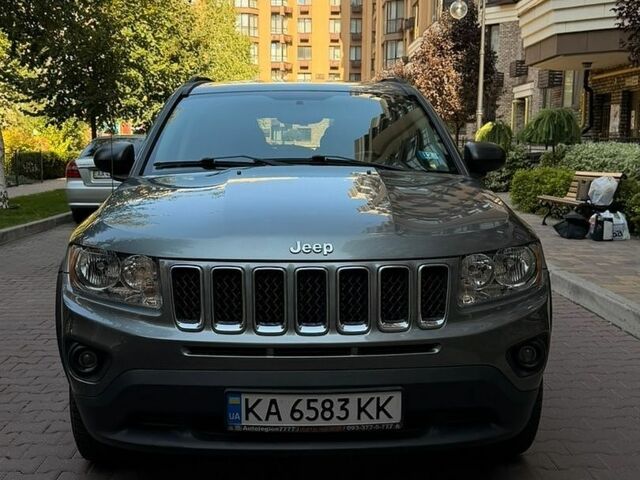 Серый Джип Компас, объемом двигателя 2.36 л и пробегом 250 тыс. км за 10000 $, фото 1 на Automoto.ua