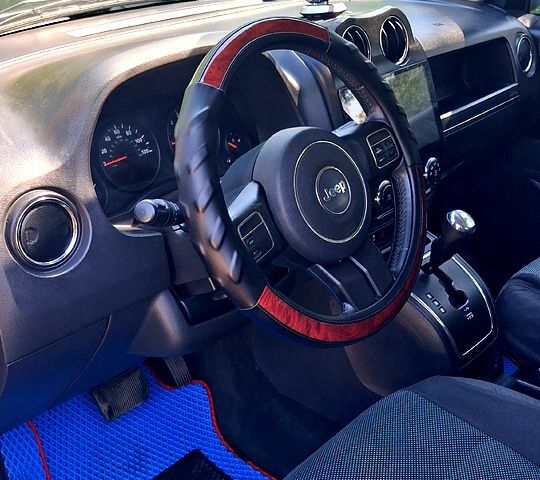 Сірий Джип Compass, об'ємом двигуна 2.4 л та пробігом 230 тис. км за 10000 $, фото 1 на Automoto.ua