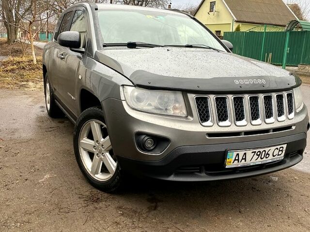 Сірий Джип Compass, об'ємом двигуна 2.4 л та пробігом 186 тис. км за 8500 $, фото 1 на Automoto.ua