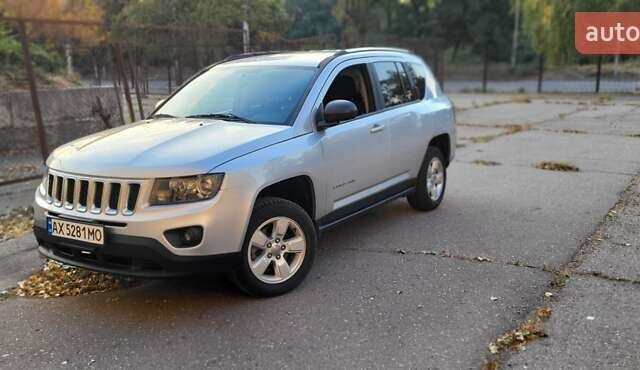 Серый Джип Компас, объемом двигателя 2 л и пробегом 120 тыс. км за 9500 $, фото 1 на Automoto.ua