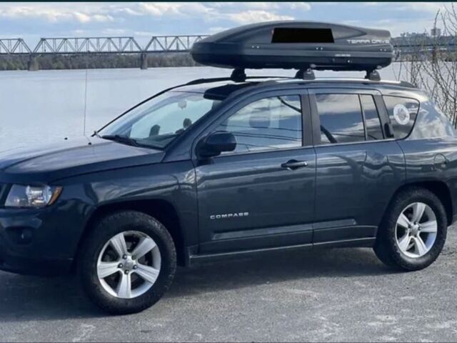 Сірий Джип Compass, об'ємом двигуна 2.4 л та пробігом 197 тис. км за 10500 $, фото 1 на Automoto.ua