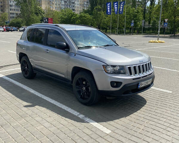 Сірий Джип Compass, об'ємом двигуна 2 л та пробігом 200 тис. км за 10500 $, фото 1 на Automoto.ua