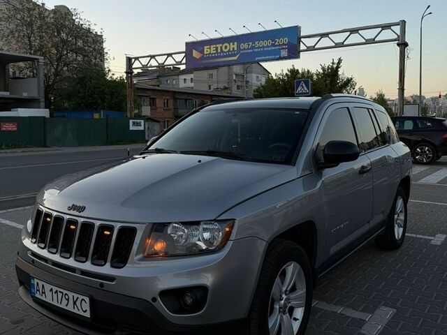 Сірий Джип Compass, об'ємом двигуна 2.4 л та пробігом 188 тис. км за 10999 $, фото 1 на Automoto.ua