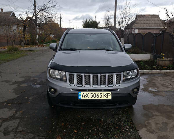 Серый Джип Компас, объемом двигателя 2 л и пробегом 280 тыс. км за 10500 $, фото 1 на Automoto.ua