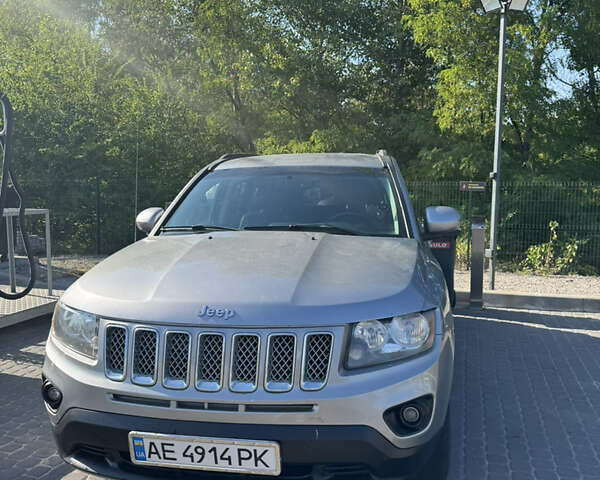Серый Джип Компас, объемом двигателя 2.36 л и пробегом 240 тыс. км за 9600 $, фото 1 на Automoto.ua