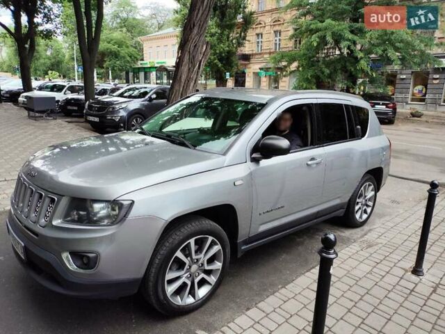 Серый Джип Компас, объемом двигателя 2.36 л и пробегом 230 тыс. км за 9000 $, фото 1 на Automoto.ua