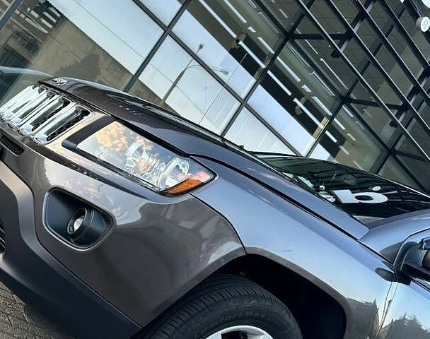 Сірий Джип Compass, об'ємом двигуна 2 л та пробігом 186 тис. км за 10500 $, фото 1 на Automoto.ua