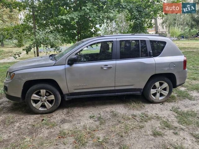 Сірий Джип Compass, об'ємом двигуна 2 л та пробігом 135 тис. км за 12300 $, фото 1 на Automoto.ua