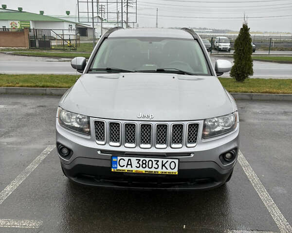 Серый Джип Компас, объемом двигателя 2.36 л и пробегом 189 тыс. км за 10700 $, фото 1 на Automoto.ua