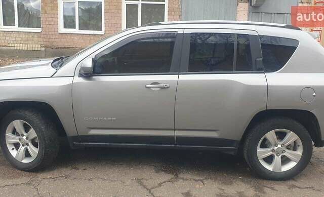 Серый Джип Компас, объемом двигателя 2.36 л и пробегом 140 тыс. км за 10555 $, фото 1 на Automoto.ua