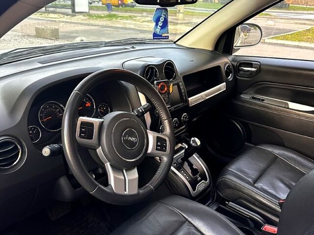 Серый Джип Компас, объемом двигателя 2 л и пробегом 130 тыс. км за 11000 $, фото 1 на Automoto.ua