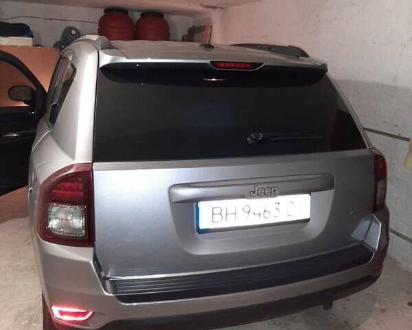 Серый Джип Компас, объемом двигателя 2.36 л и пробегом 100 тыс. км за 12000 $, фото 1 на Automoto.ua