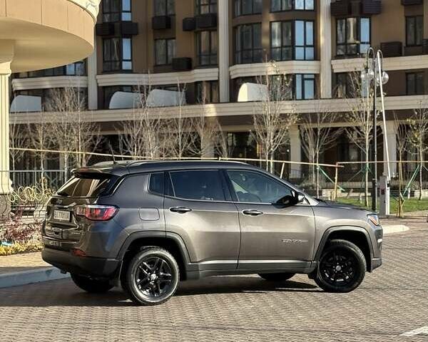 Серый Джип Компас, объемом двигателя 2.36 л и пробегом 100 тыс. км за 14700 $, фото 1 на Automoto.ua