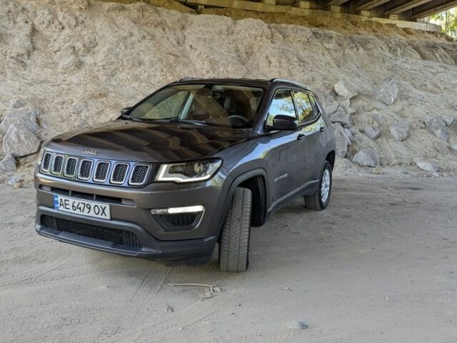 Сірий Джип Compass, об'ємом двигуна 2.4 л та пробігом 120 тис. км за 14290 $, фото 1 на Automoto.ua