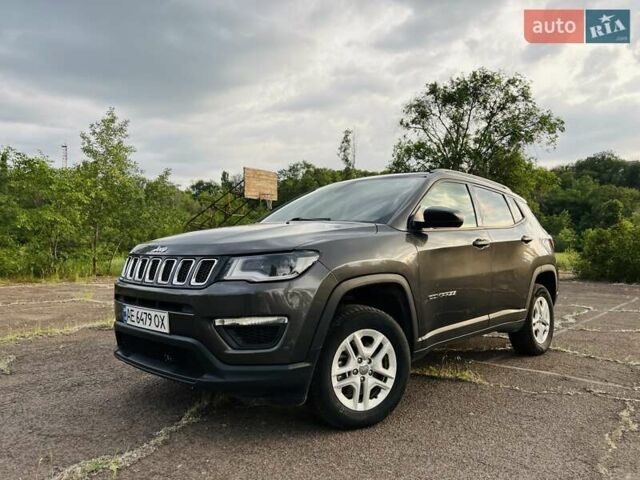 Джип Компас 2017 в Каменское - Днепродзержинск на Automoto.ua Серый Джип Компас, объемом двигателя 2.36 л и пробегом 119 тыс. км за 13800 $, фото 1 на Automoto.ua