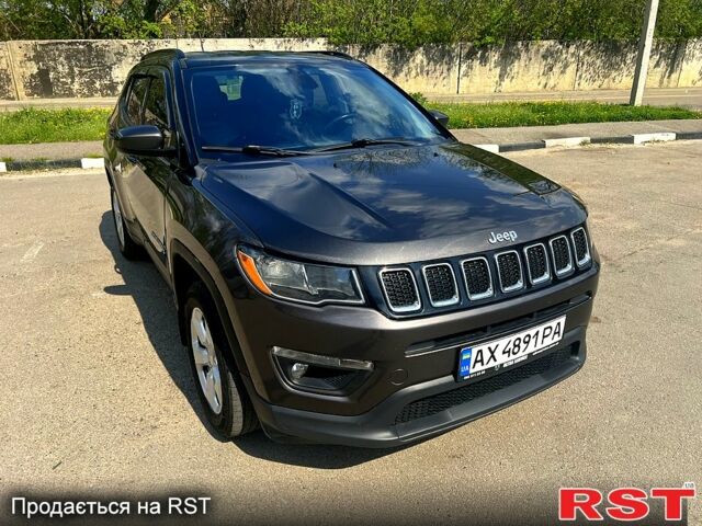 Сірий Джип Compass, об'ємом двигуна 2.4 л та пробігом 105 тис. км за 16000 $, фото 1 на Automoto.ua