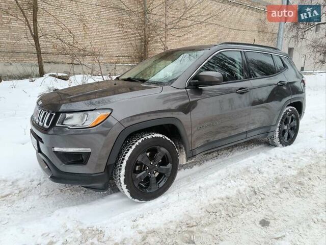 Серый Джип Компас, объемом двигателя 2.36 л и пробегом 146 тыс. км за 13900 $, фото 1 на Automoto.ua