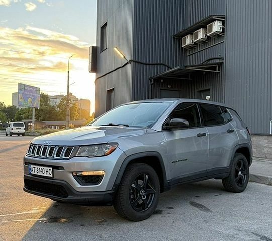 Сірий Джип Compass, об'ємом двигуна 2.4 л та пробігом 199 тис. км за 12800 $, фото 1 на Automoto.ua