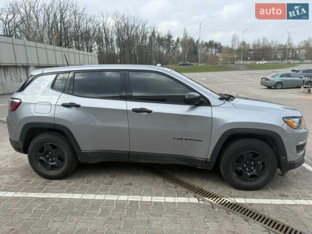 Сірий Джип Compass, об'ємом двигуна 2.4 л та пробігом 105 тис. км за 13500 $, фото 1 на Automoto.ua