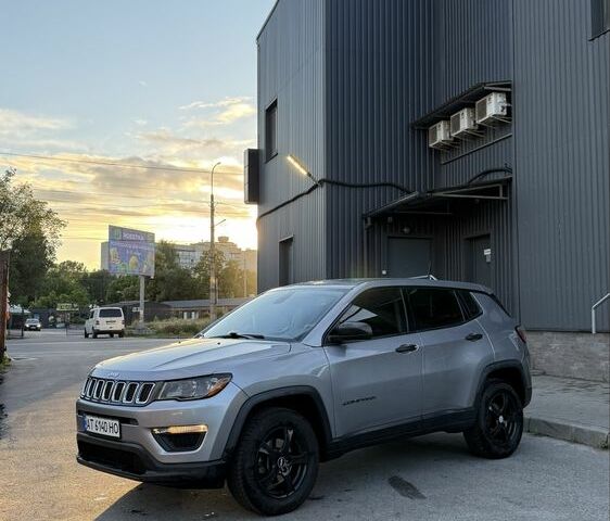 Сірий Джип Compass, об'ємом двигуна 2.4 л та пробігом 199 тис. км за 12800 $, фото 1 на Automoto.ua